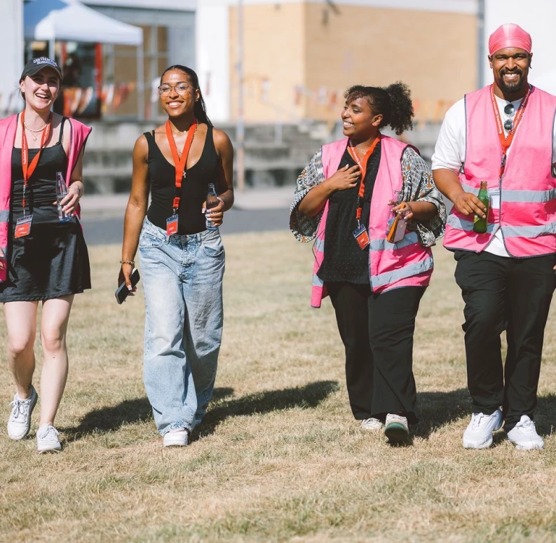 Awarenessteam für Projekte gegen Rassismus